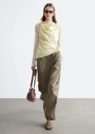 Pantalones tipo paracaídas