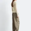 Pantalones tipo paracaídas