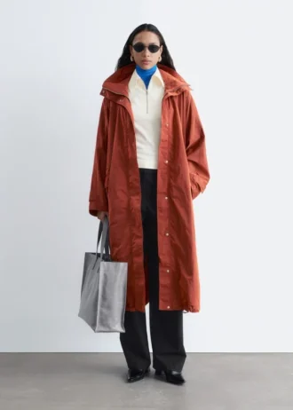 Parka técnica con capucha de nailon