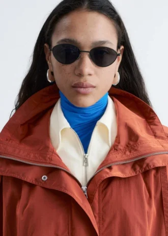 Parka técnica con capucha de nailon