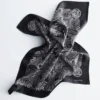 Pañuelo de seda con estampado de cachemira