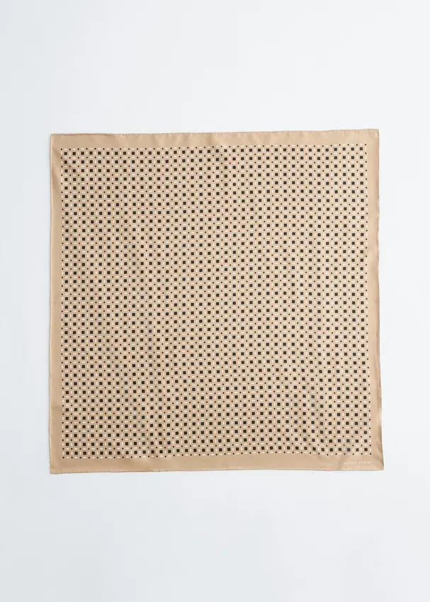 Pañuelo de seda con estampado geométrico Pañuelo de seda con estampado geométrico