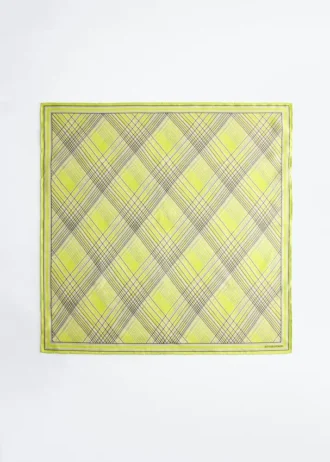 Pañuelo de seda estampado