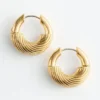 Pendientes de aro con relieve