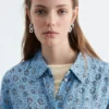 Vestido de camisa con pliegues en la cintura