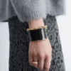 Pulsera tipo brazalete en dos tonos