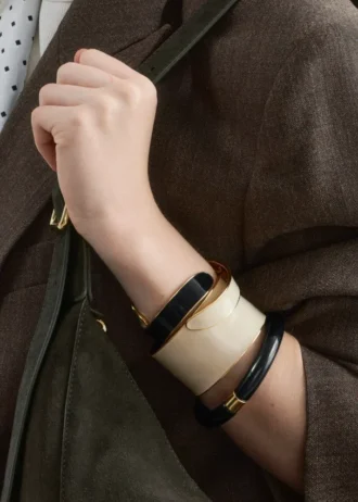 Pulsera tipo brazalete en dos tonos