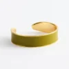 Pulsera tipo brazalete en dos tonos
