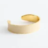 Pulsera tipo brazalete en dos tonos