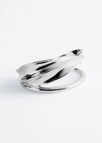 Pulsera tipo brazalete escultural