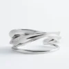 Pulsera tipo brazalete escultural
