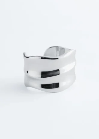 Pulsera tipo brazalete ondulada