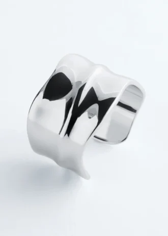 Pulsera tipo brazalete ondulada
