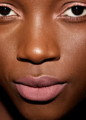 Rúmero satinado Bouquet para labios