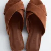 Sandalias cruzadas