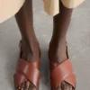 Sandalias cruzadas de piel