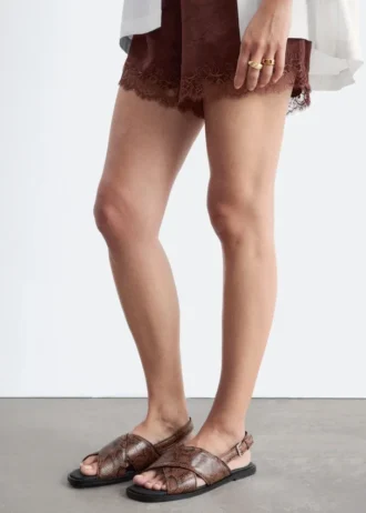 Sandalias cruzadas de piel