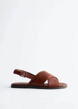 Sandalias cruzadas de piel