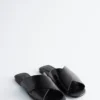 Sandalias cruzadas de piel