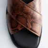 Sandalias cruzadas de piel