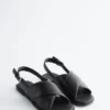 Sandalias cruzadas de piel