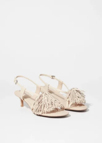 Sandalias de cuero con flecos