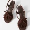 Sandalias de cuero con flecos