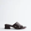 Sandalias de cuero con tacón grueso