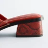 Sandalias de cuero con tacón grueso