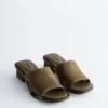 Sandalias de cuero con tacón grueso