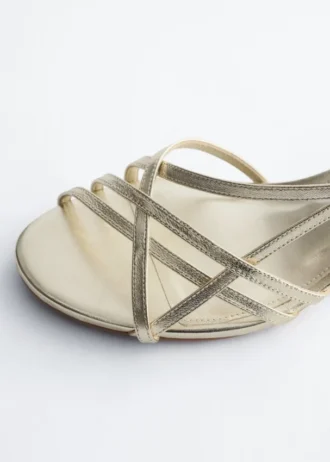Sandalias de cuero con tiras
