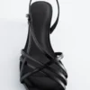 Sandalias de cuero con tiras