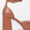 Sandalias de tacón con plataforma de cuero