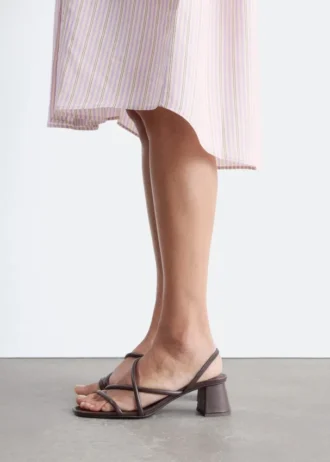Sandalias de tacón grueso con tiras