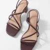 Sandalias de tacón grueso con tiras