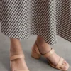 Sandalias de tacón grueso con tiras