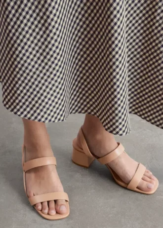 Sandalias de tacón grueso con tiras