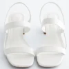 Sandalias de tacón grueso con tiras