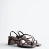 Sandalias de tacón grueso con tiras