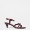 Sandalias de tacón y adornos