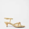 Sandalias de tacón y adornos