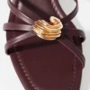Sandalias de tacón y adornos