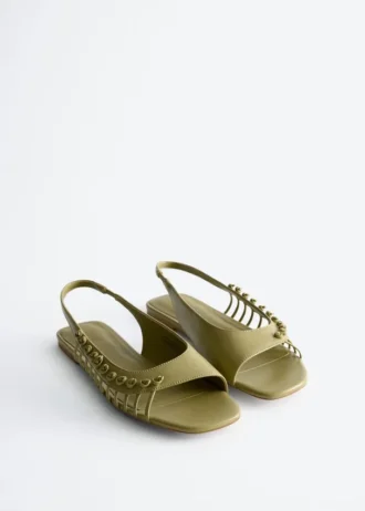 Sandalias de tiras traseras de cuero
