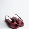 Sandalias de tiras traseras de cuero