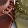 Sandalias de tiras traseras de cuero