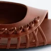 Sandalias de tiras traseras de cuero