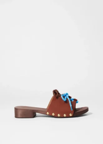 Sandalias tipo zueco con cordones