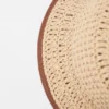Sombrero de paja con ribete decorativo