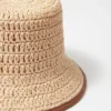 Sombrero de paja con ribete decorativo