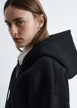 Sudadera con capucha y cremallera de escafandra corta